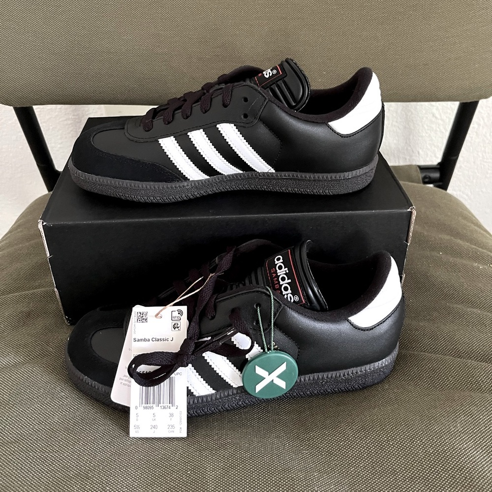NWT Adidas Sambas Classic